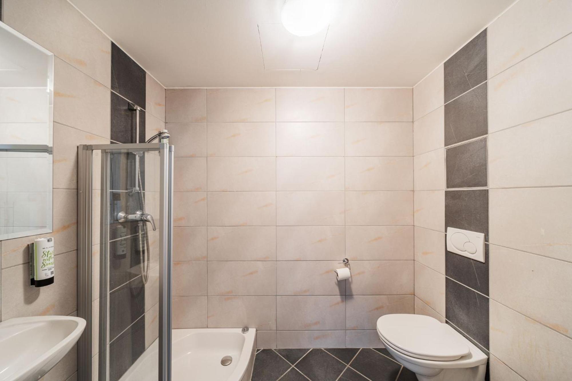 Next To Schoenbrunn - Free Parking !!! * Vienna