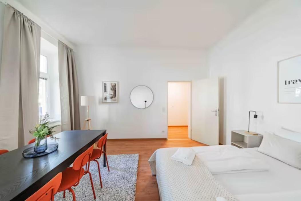 Next To Schoenbrunn - Free Parking !!! *