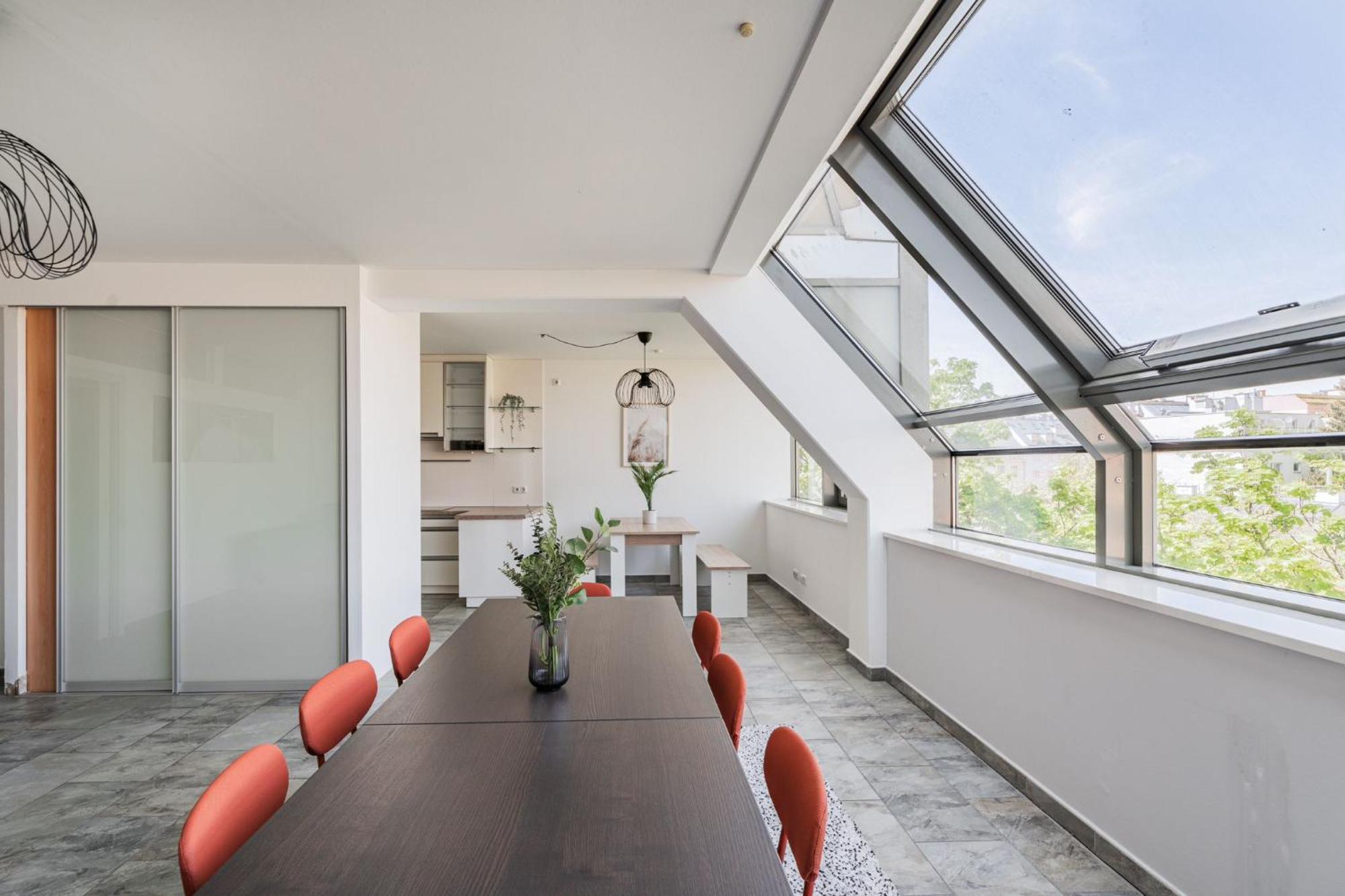 Apartment Next To Schoenbrunn - Free Parking !!! *