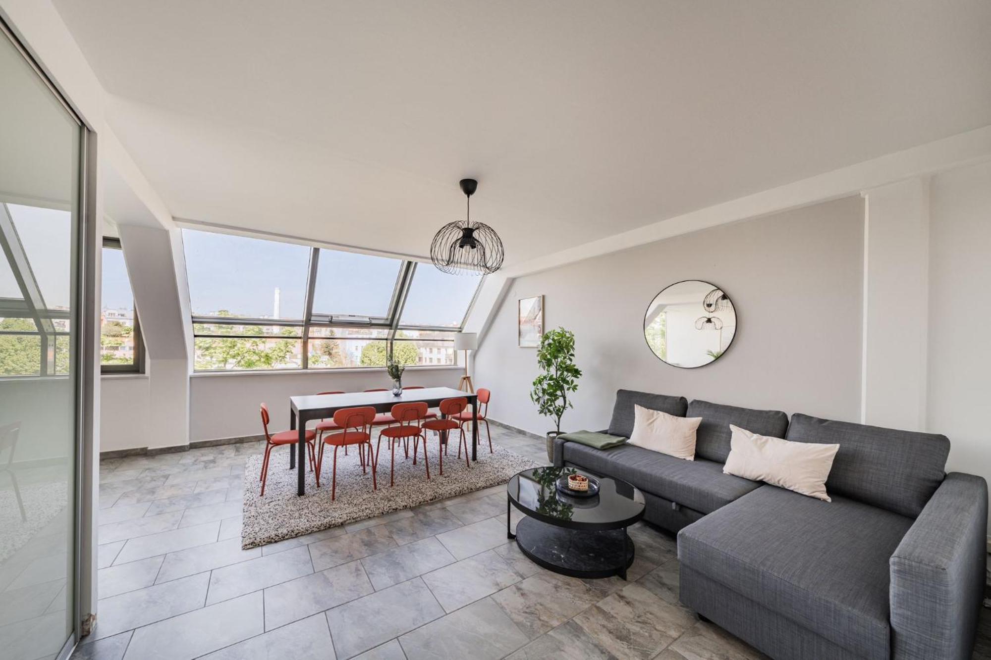 Apartment Next To Schoenbrunn - Free Parking !!!