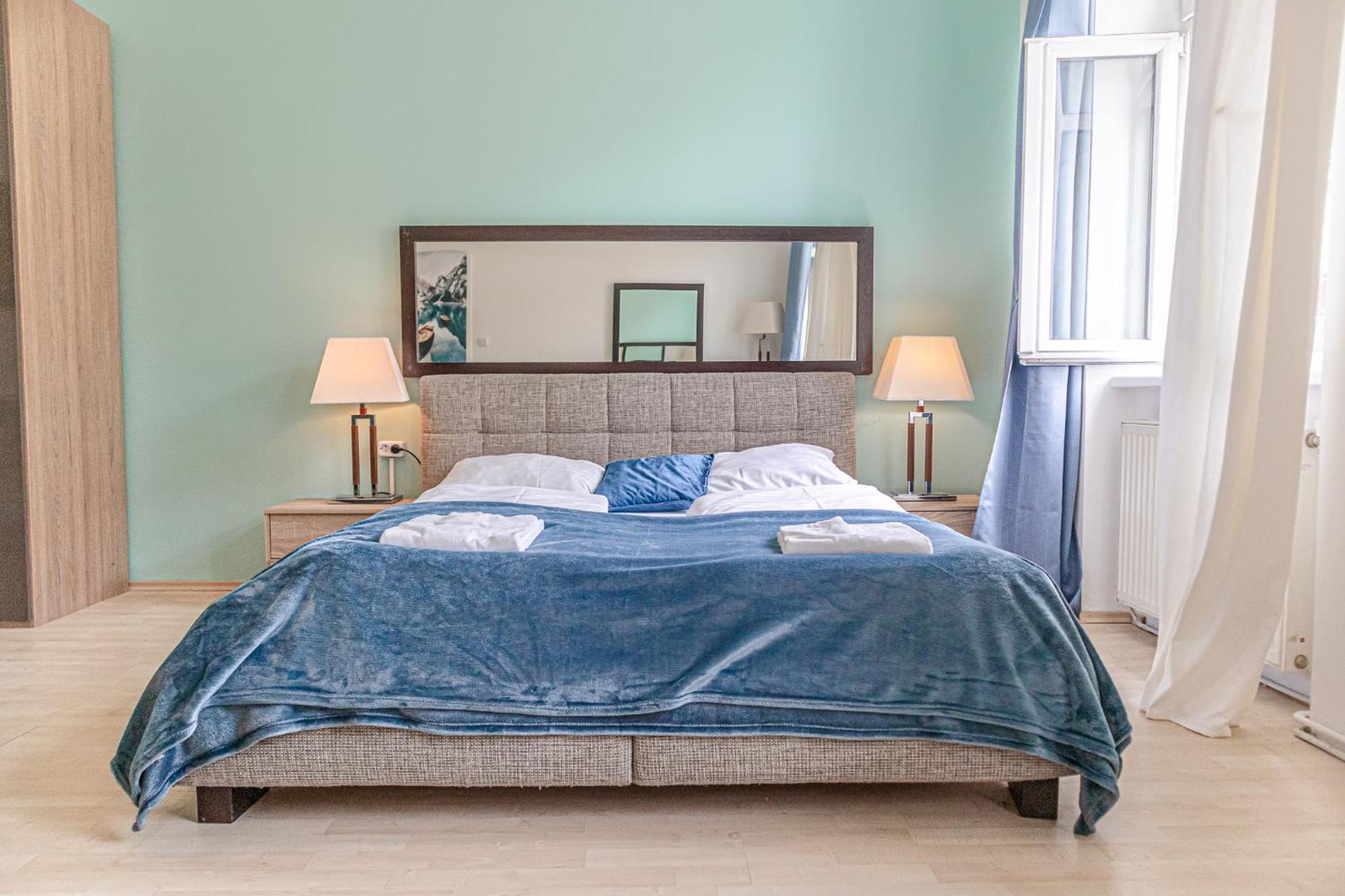 Apartment Inviting 2br Shared - Centrally Located
