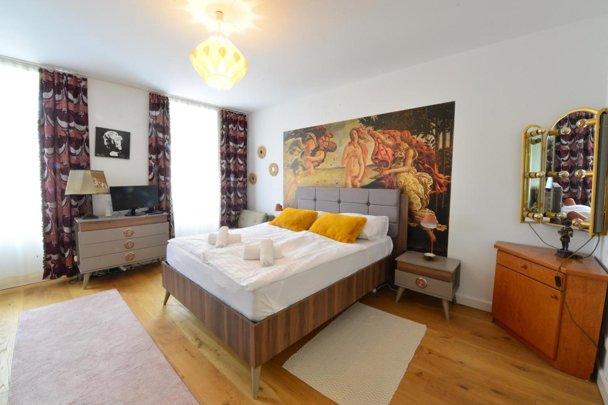 Vintage With Balcony And Parking Ii Apartment *
