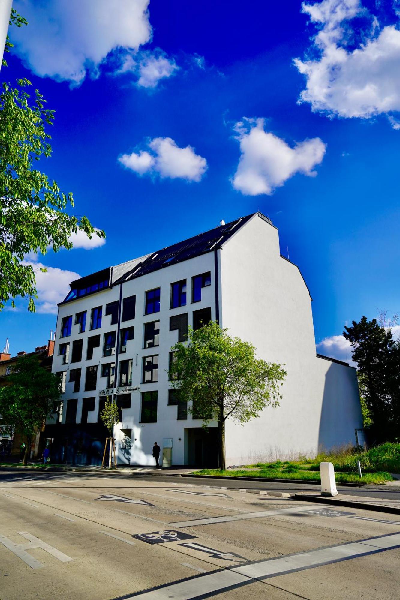 Dm & S * Vienna
