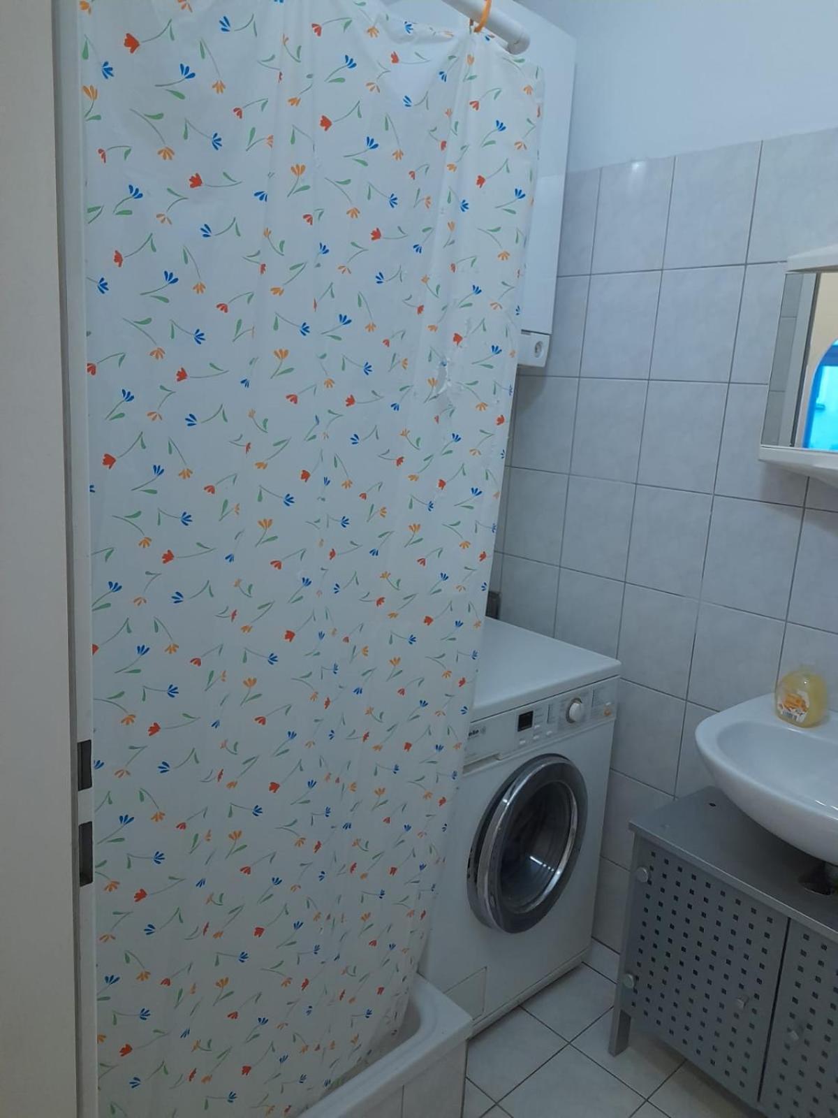 10sam Apartment