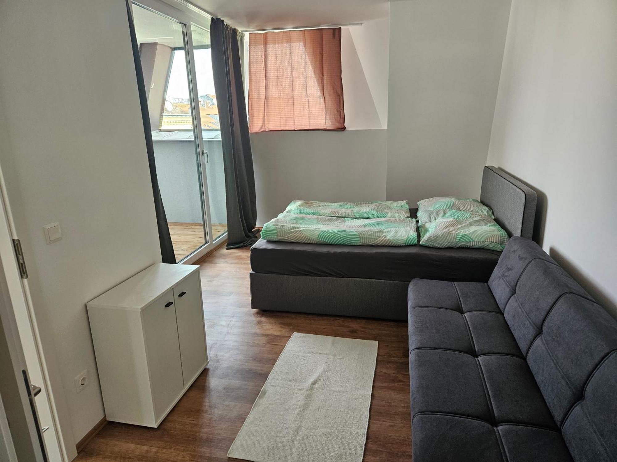 Apartment Corner Rooftop 24 *