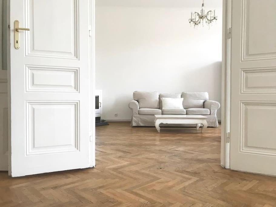 Wiener Altbauwohnung Apartment *