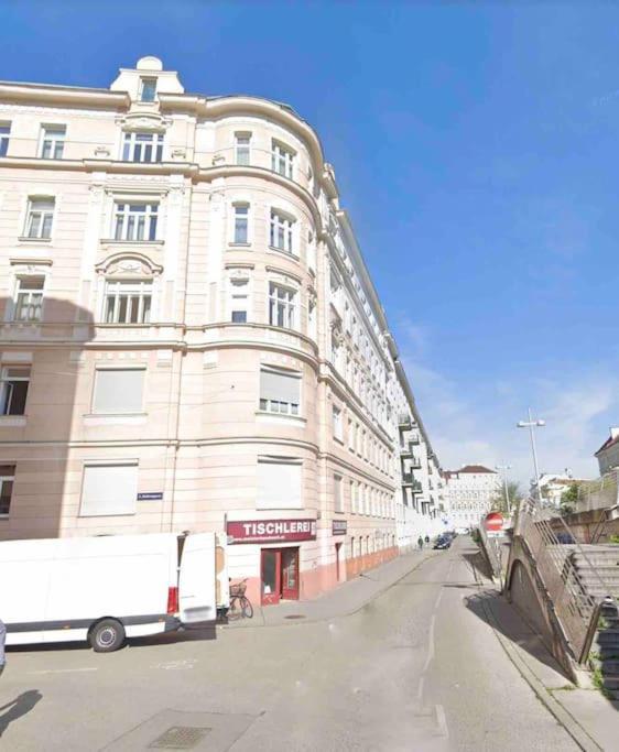 Wiener Altbauwohnung * Vienna