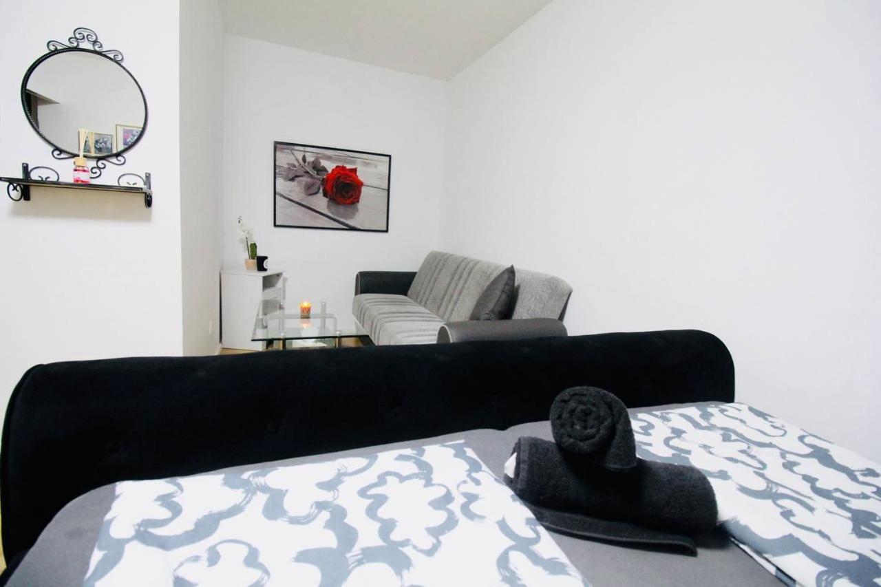 Modern In Millennium Area Apartment *