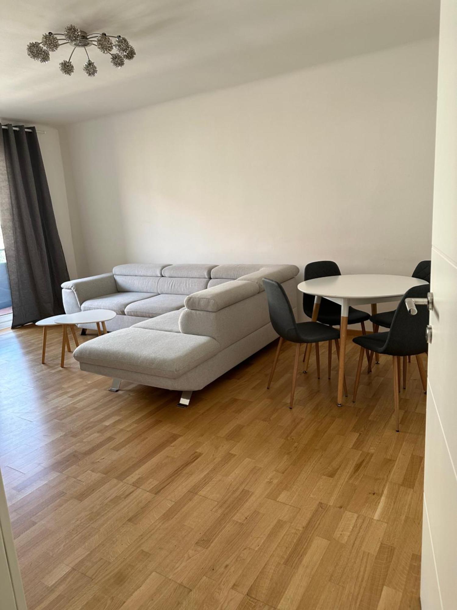Schoene Mit Balkon