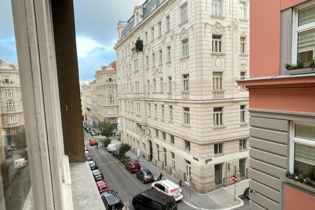Mariahilfer Street Apartment