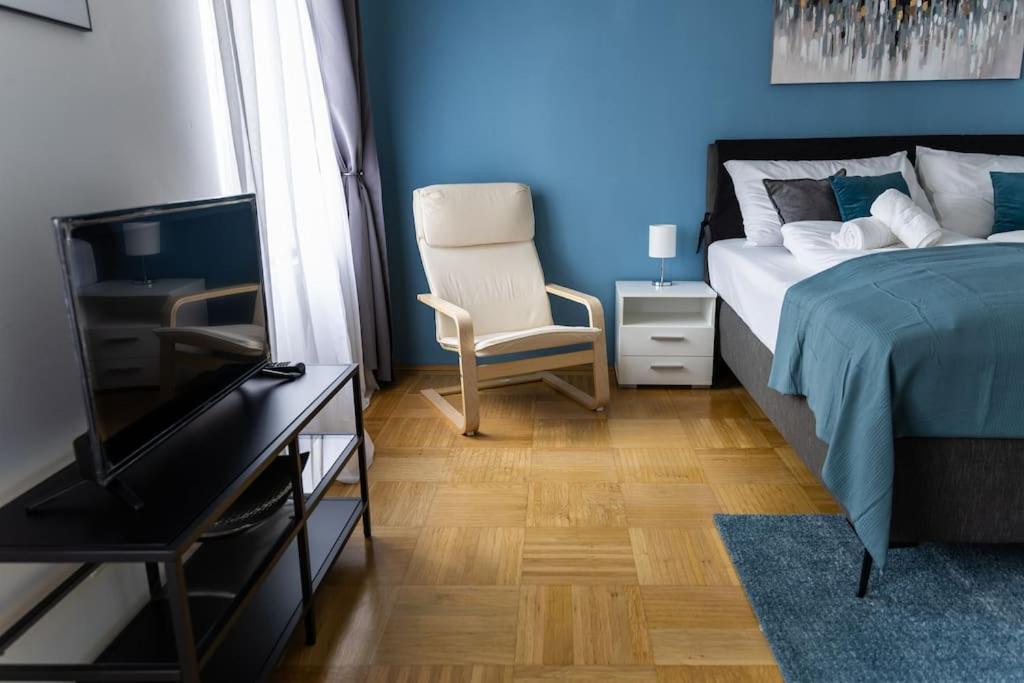 Apartment The Blue Near The U2 *