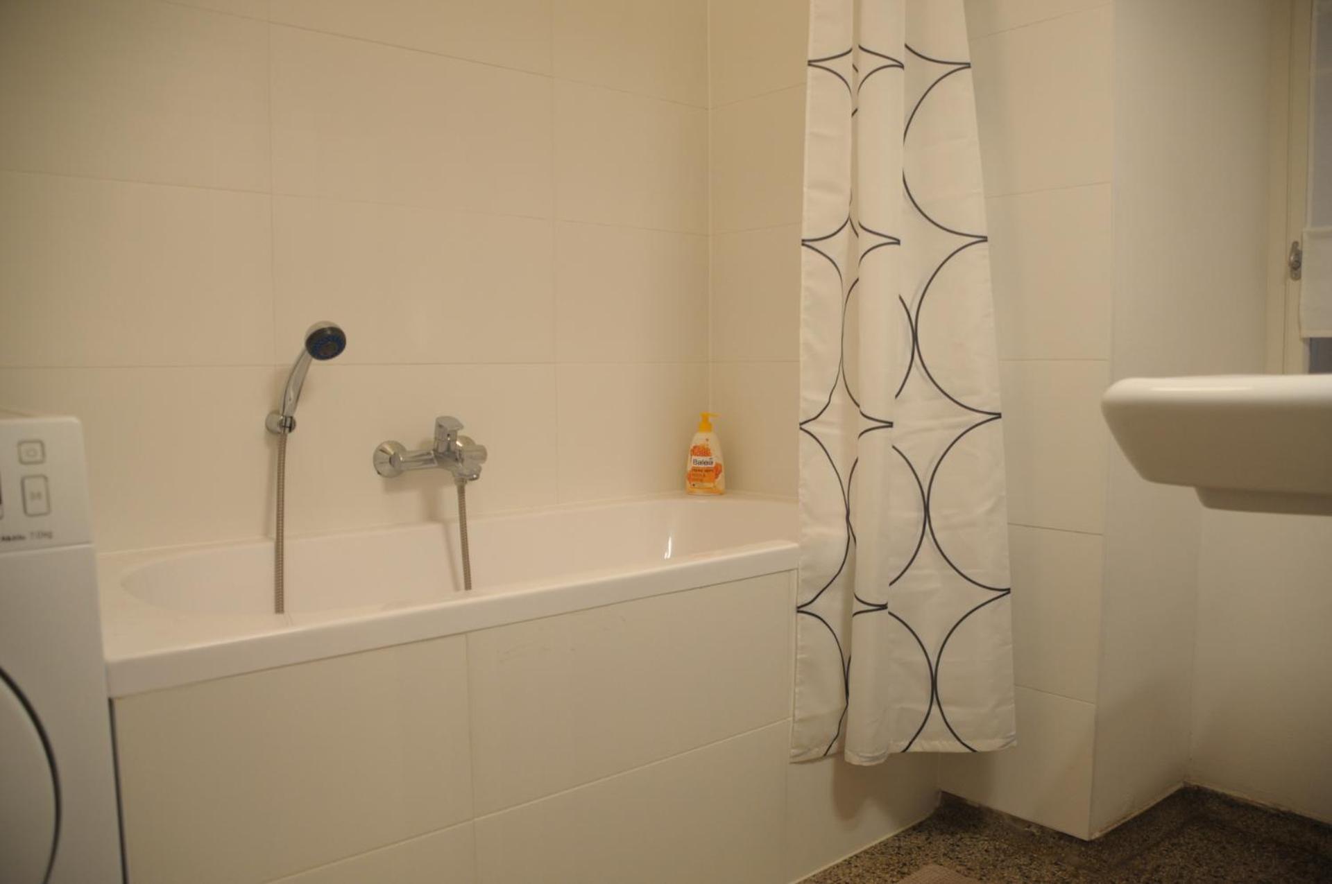 Lovely Renovated 11 - Easy Self Check In Apartment *
