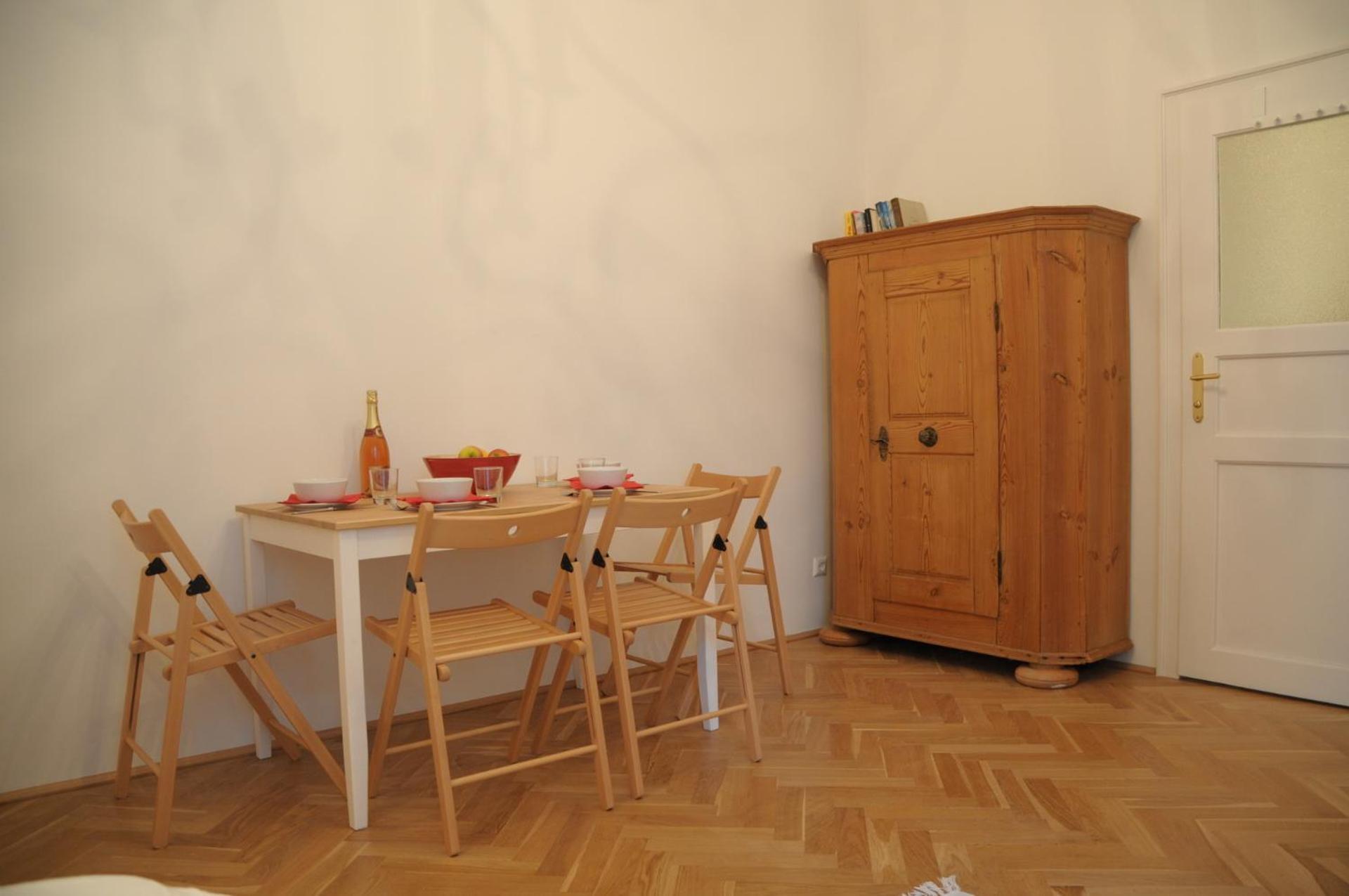 Lovely Renovated 11 - Easy Self Check In Apartment