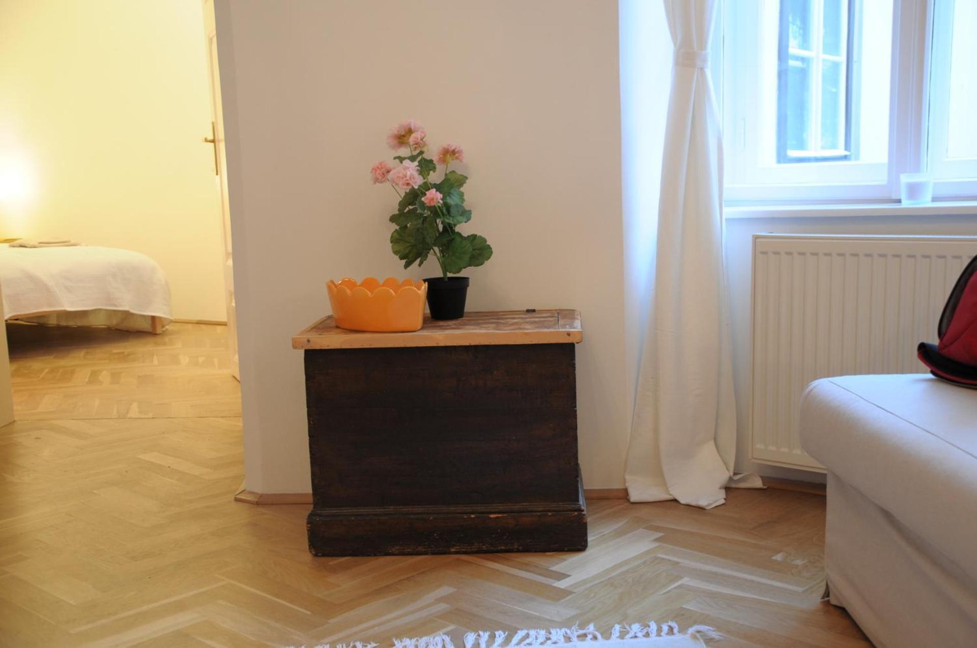 Lovely Renovated 11 - Easy Self Check In Apartment *