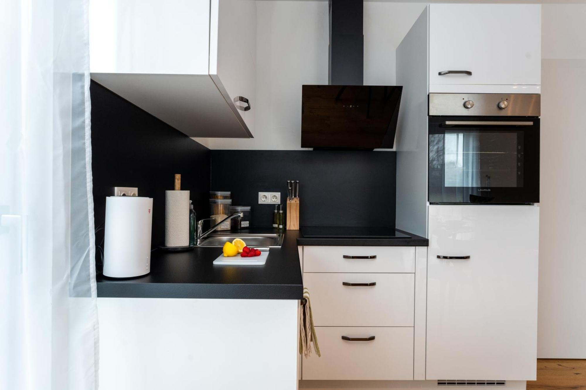 Noblenest: Terrasse - Netflix - Kaffee Apartment Wien