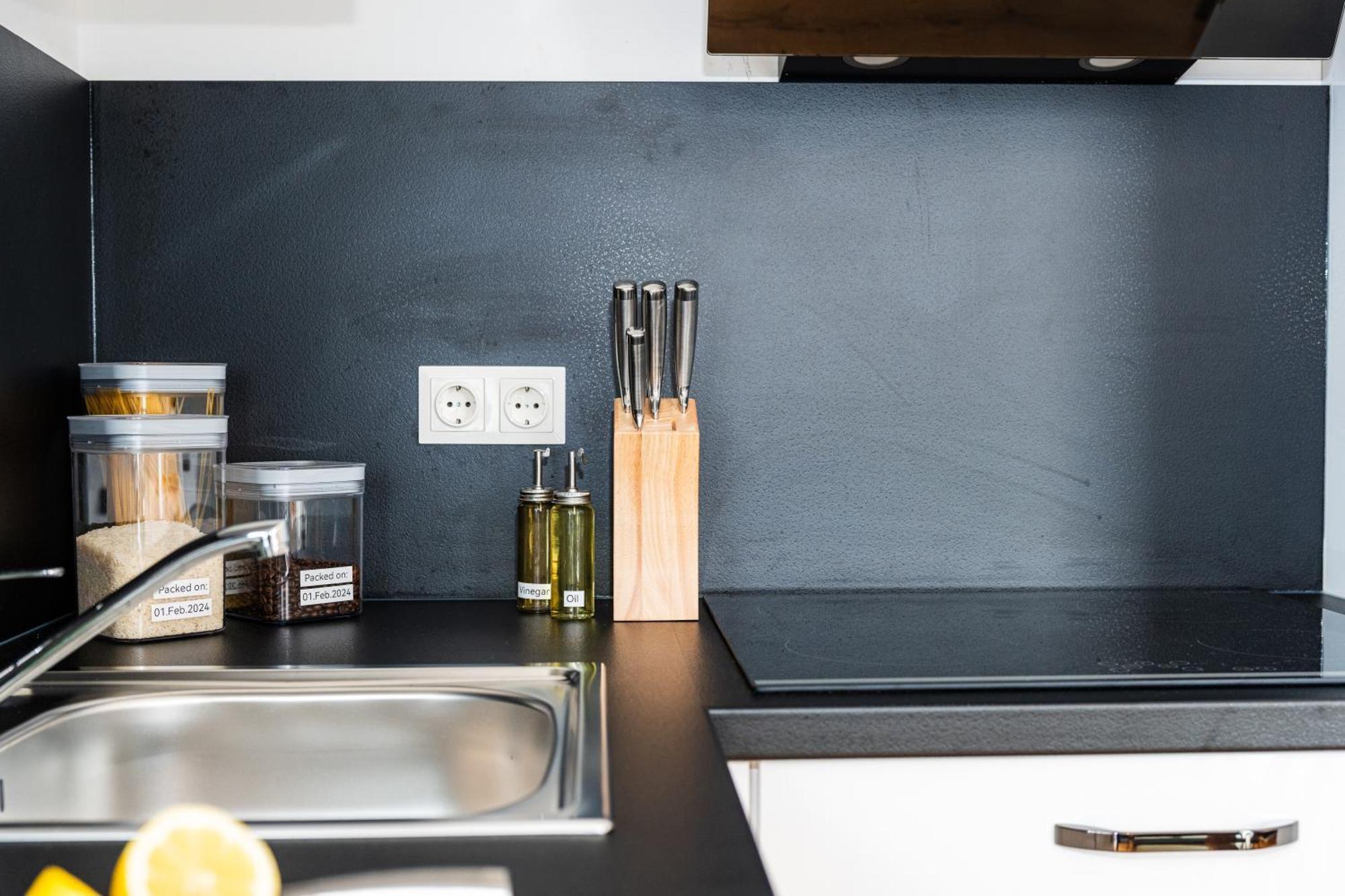 Noblenest: Terrasse - Netflix - Kaffee Apartment