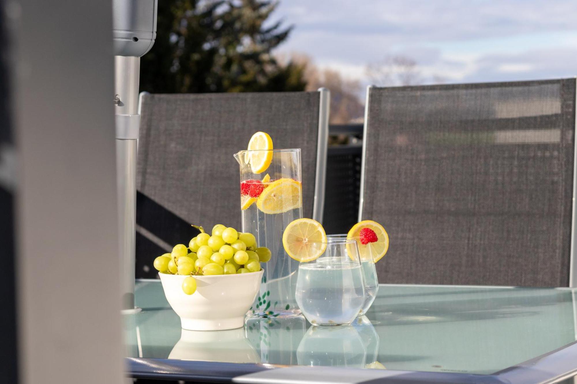 Apartment Noblenest: Terrasse - Netflix - Kaffee