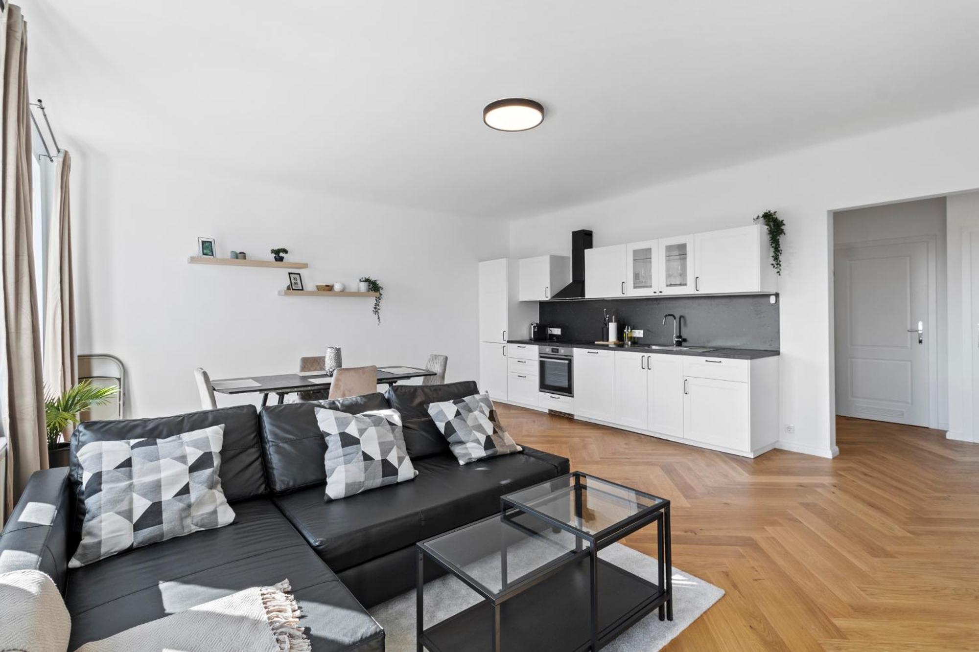 Feelhome-balkon-zentrum-6 Gaeste-wifi-smart Tv Apartment