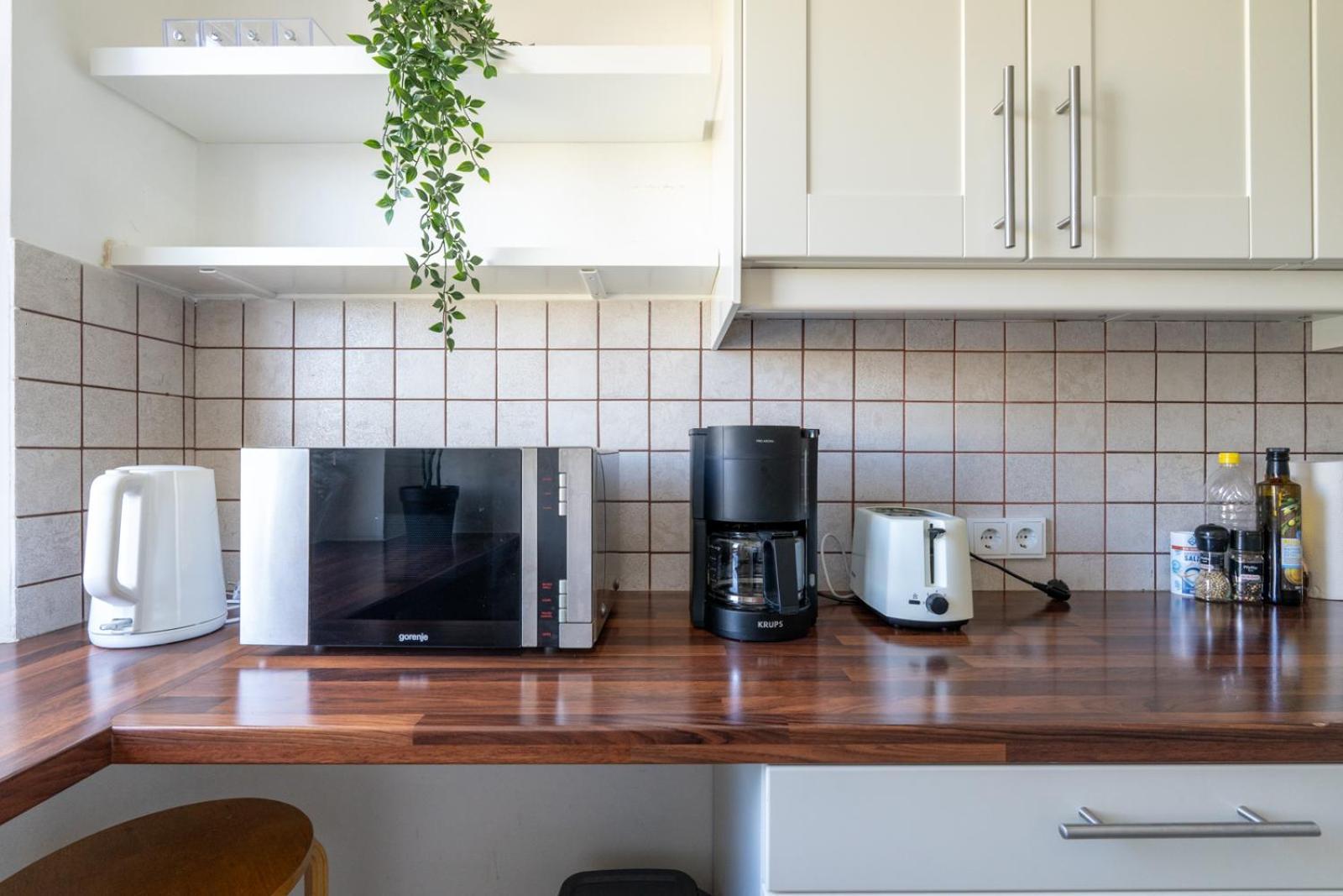 Two Bedrooms - 85 Squaremeters - 4 Min To U6 Dresdner Str * Wien
