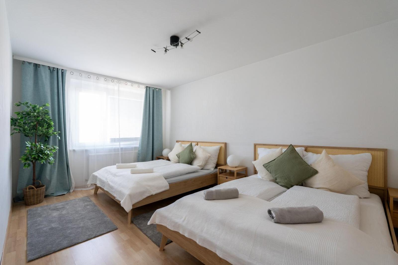 Two Bedrooms - 85 Squaremeters - 4 Min To U6 Dresdner Str * Wien