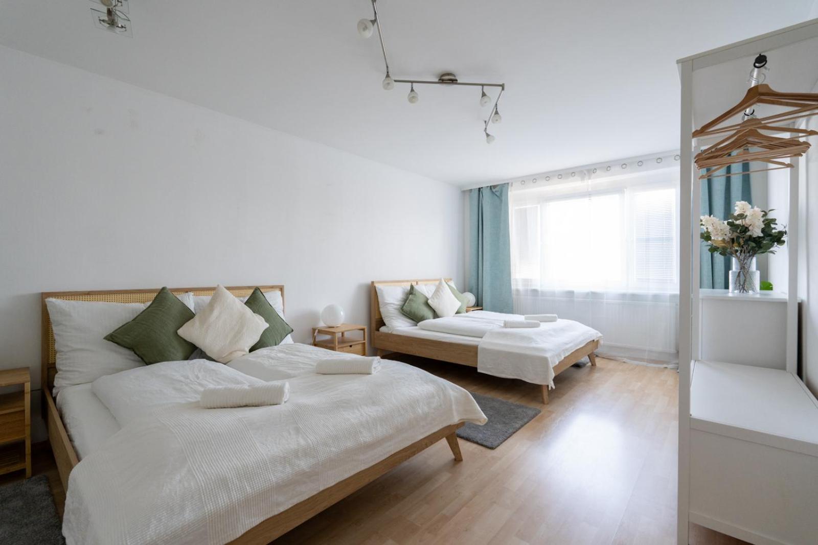 Two Bedrooms - 85 Squaremeters - 4 Min To U6 Dresdner Str