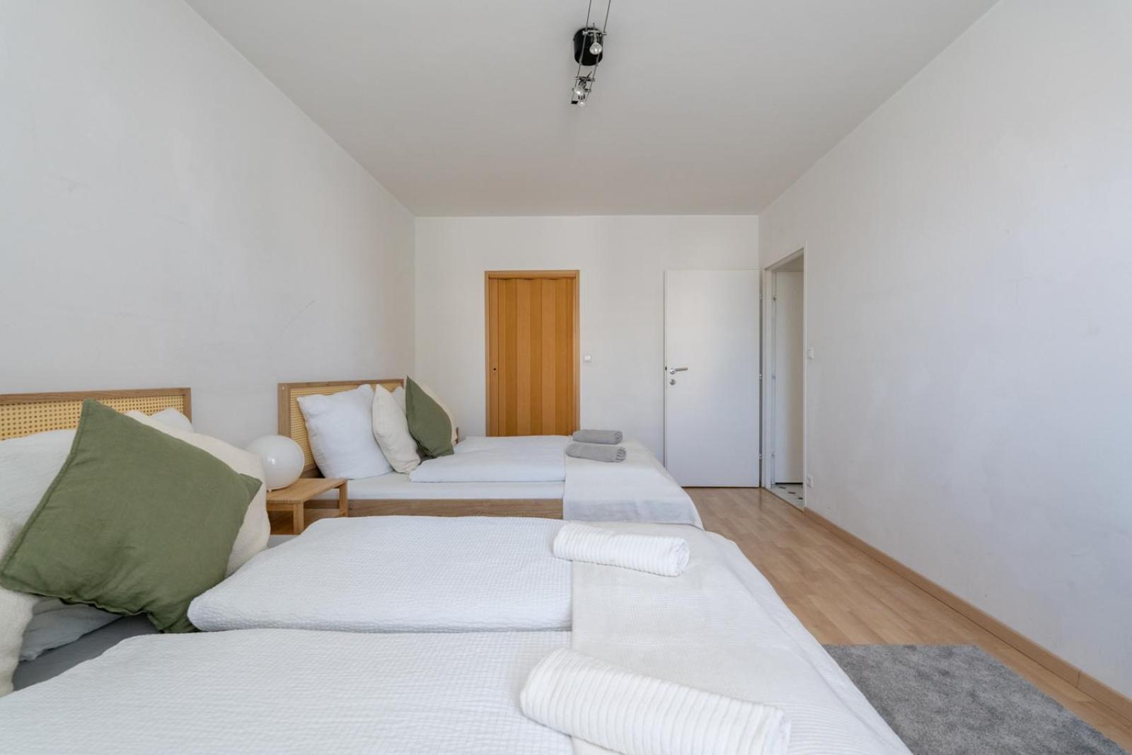 Two Bedrooms - 85 Squaremeters - 4 Min To U6 Dresdner Str Apartment Wien