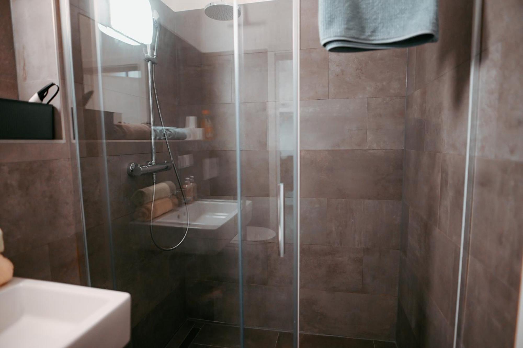 Raimond 12 Viena