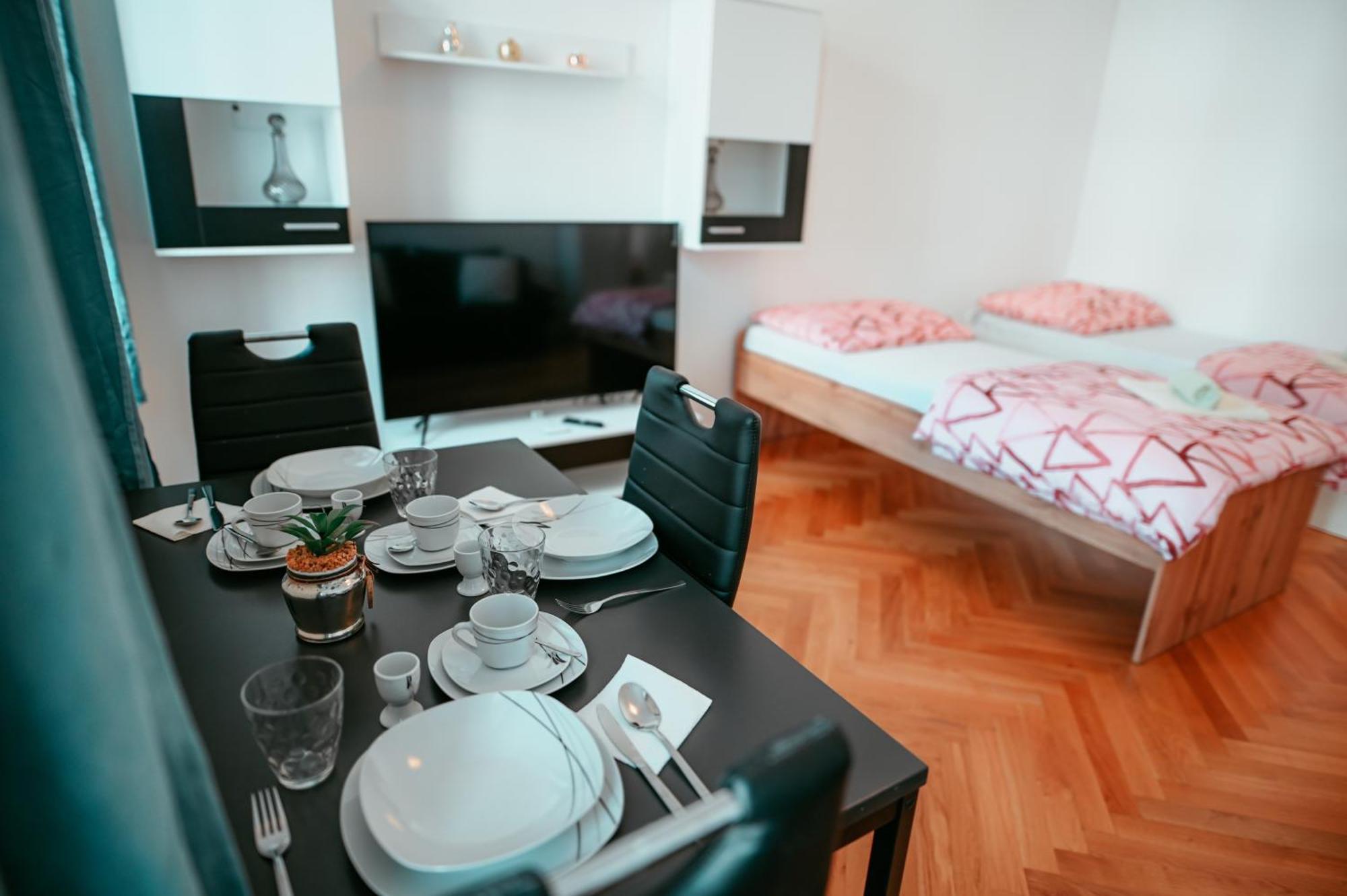Raimond 12 * Viena
