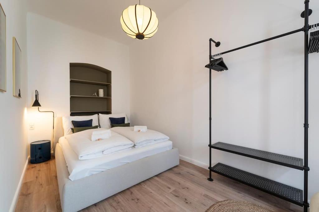 Fanny By Levestate Apartment