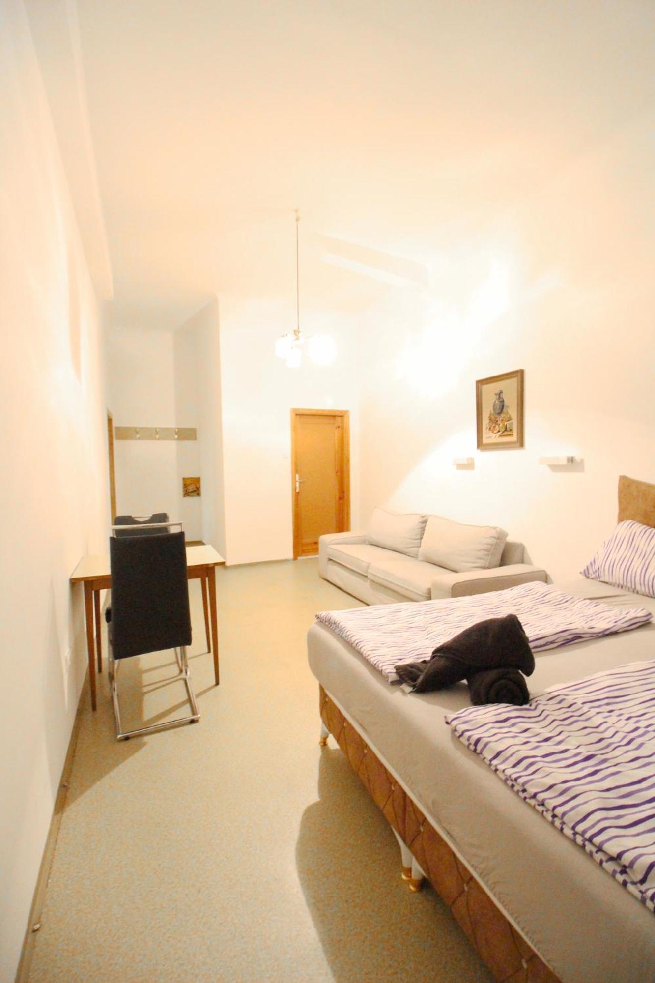 Aparthotel Triple In Hutteldorfer Strasse Area *