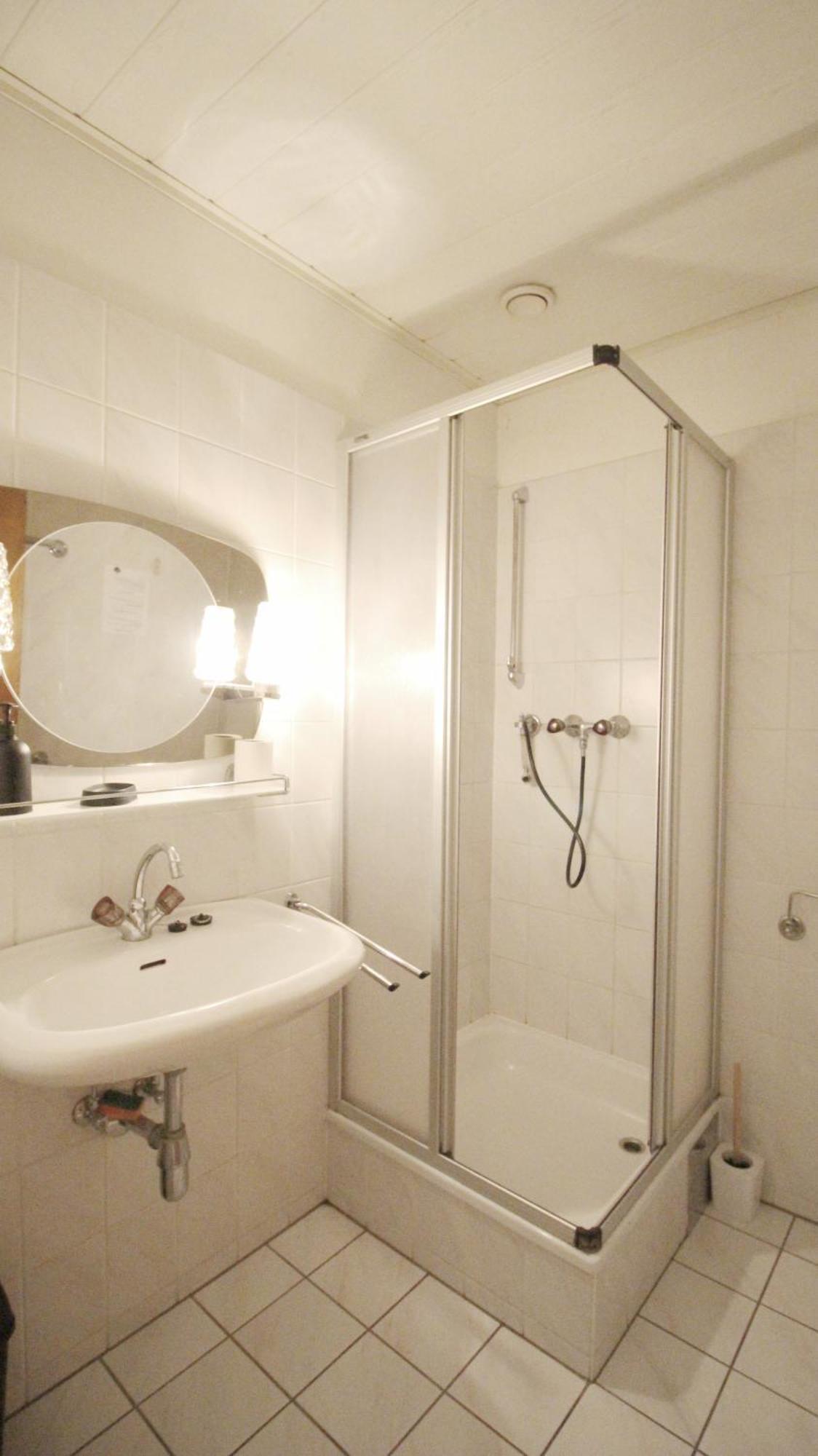 Triple In Hutteldorfer Strasse Area *