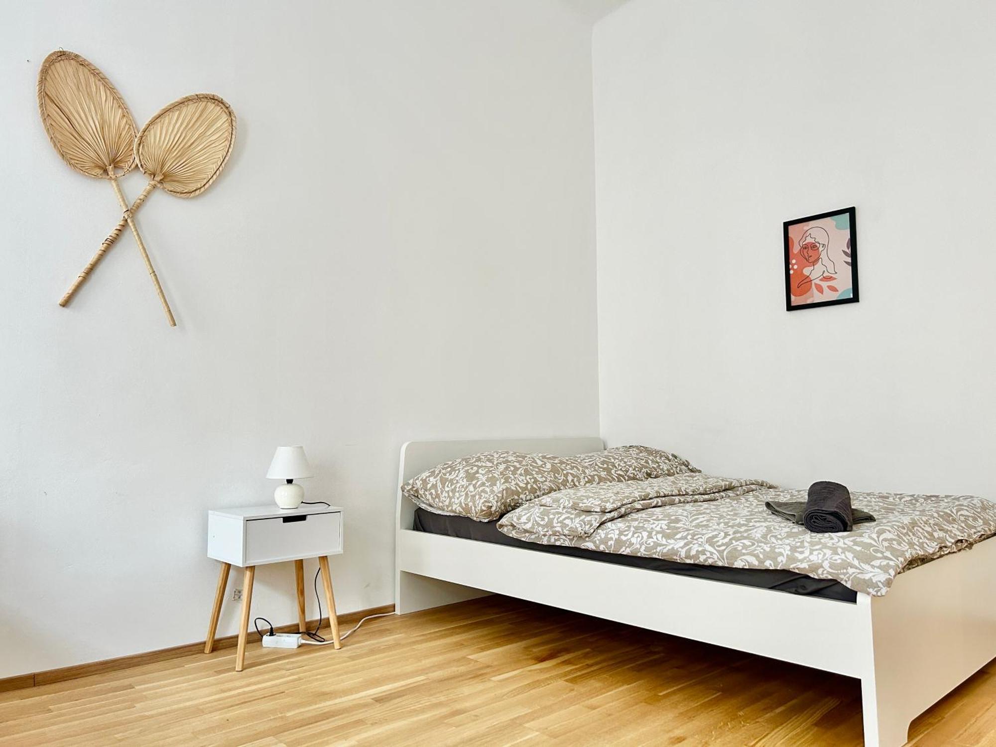 Sunny With Free Parking - 15 Min To Center Apartment