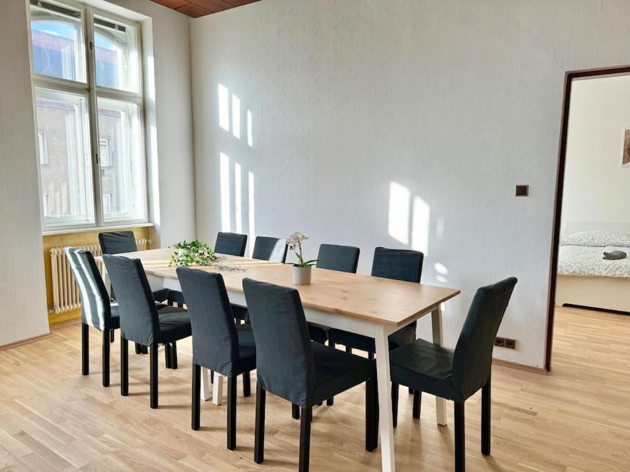 Sunny With Free Parking - 15 Min To Center Apartment *
