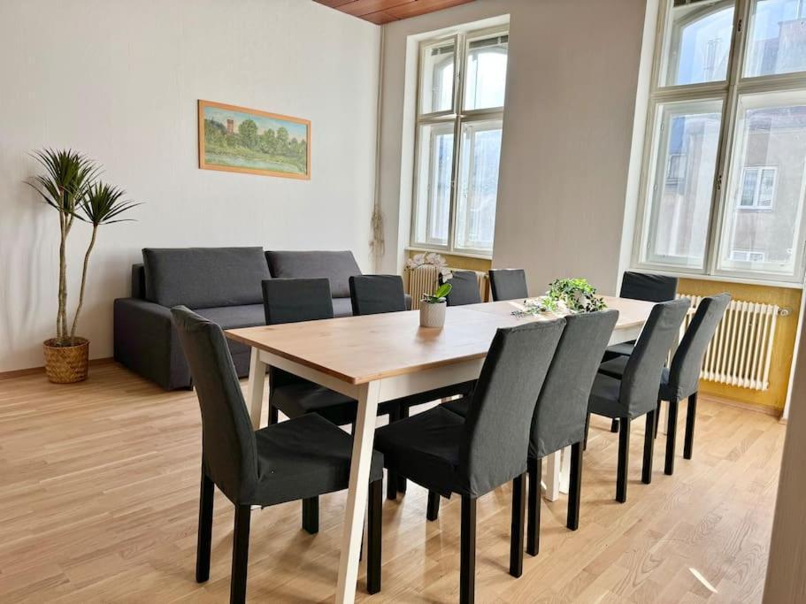 Sunny With Free Parking - 15 Min To Center Apartment