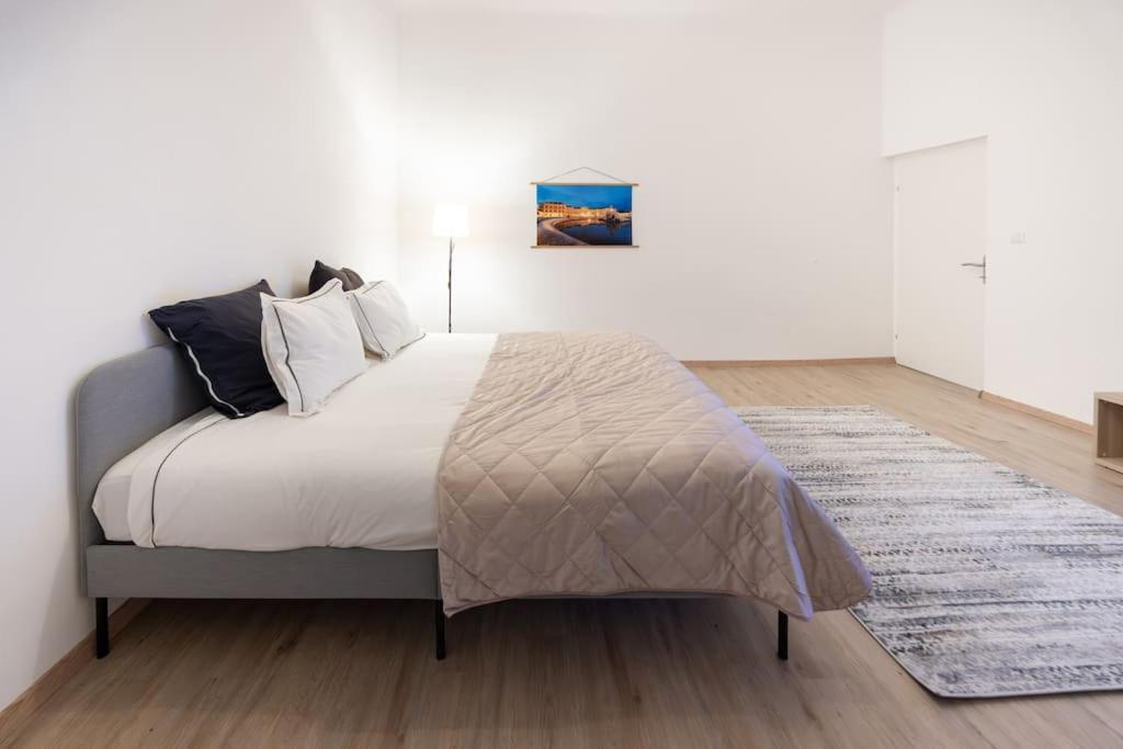 Second District Charming Flat
