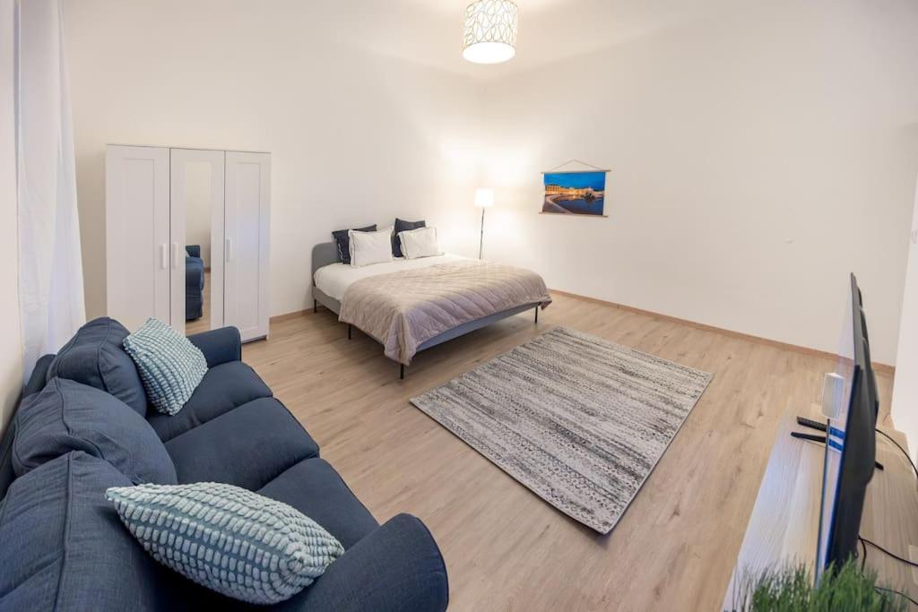 Second District Charming Flat Apartment *