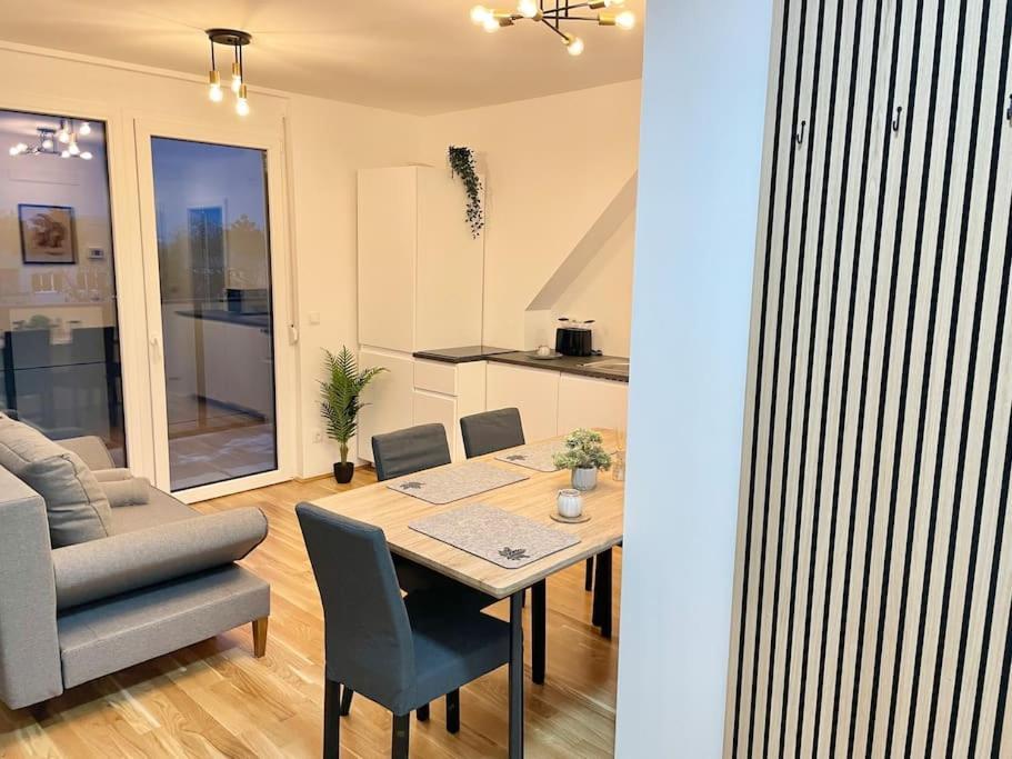 Modern Rooftop With Free Parking Apartamento Viena