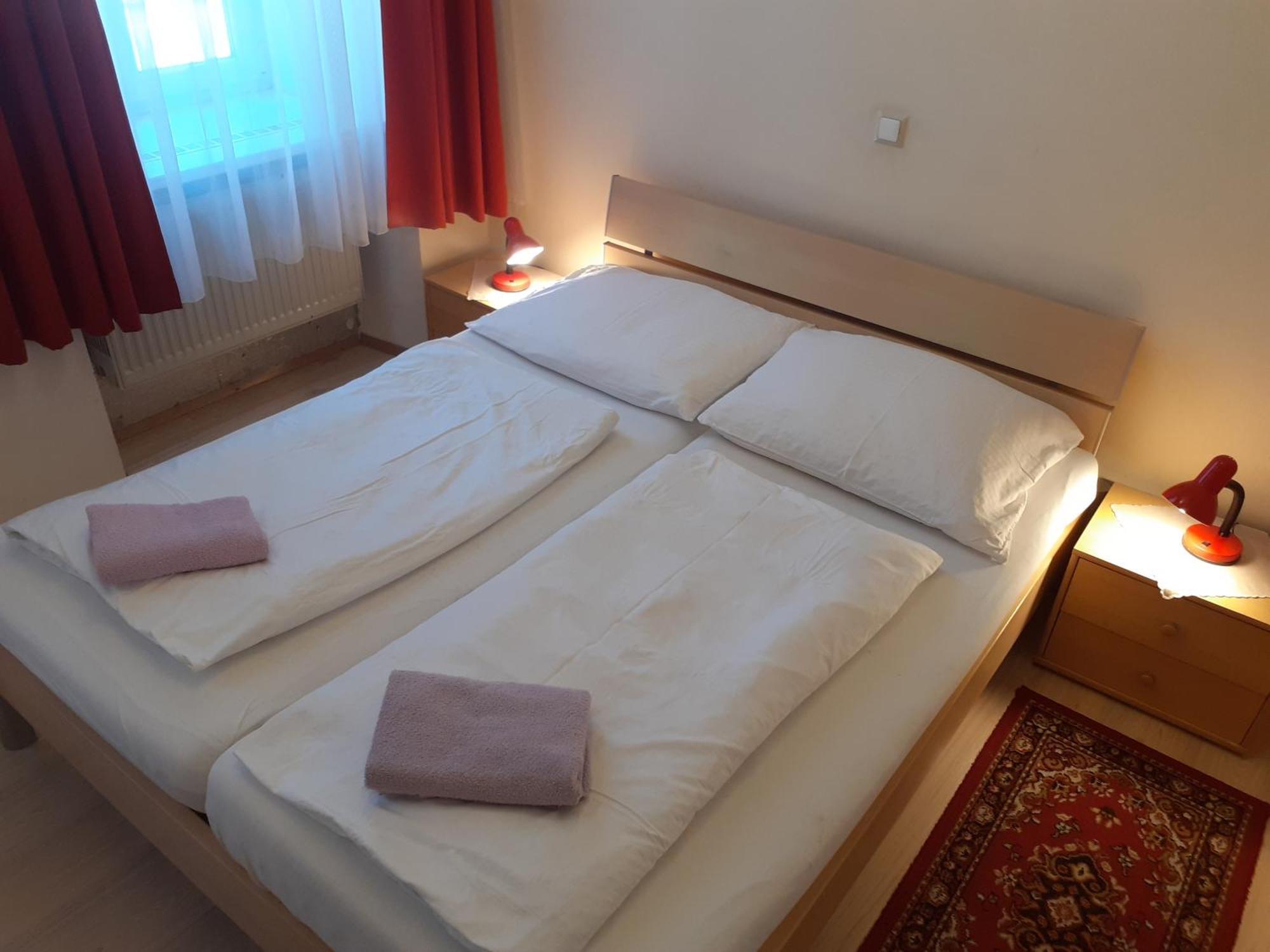 Happyhostel *