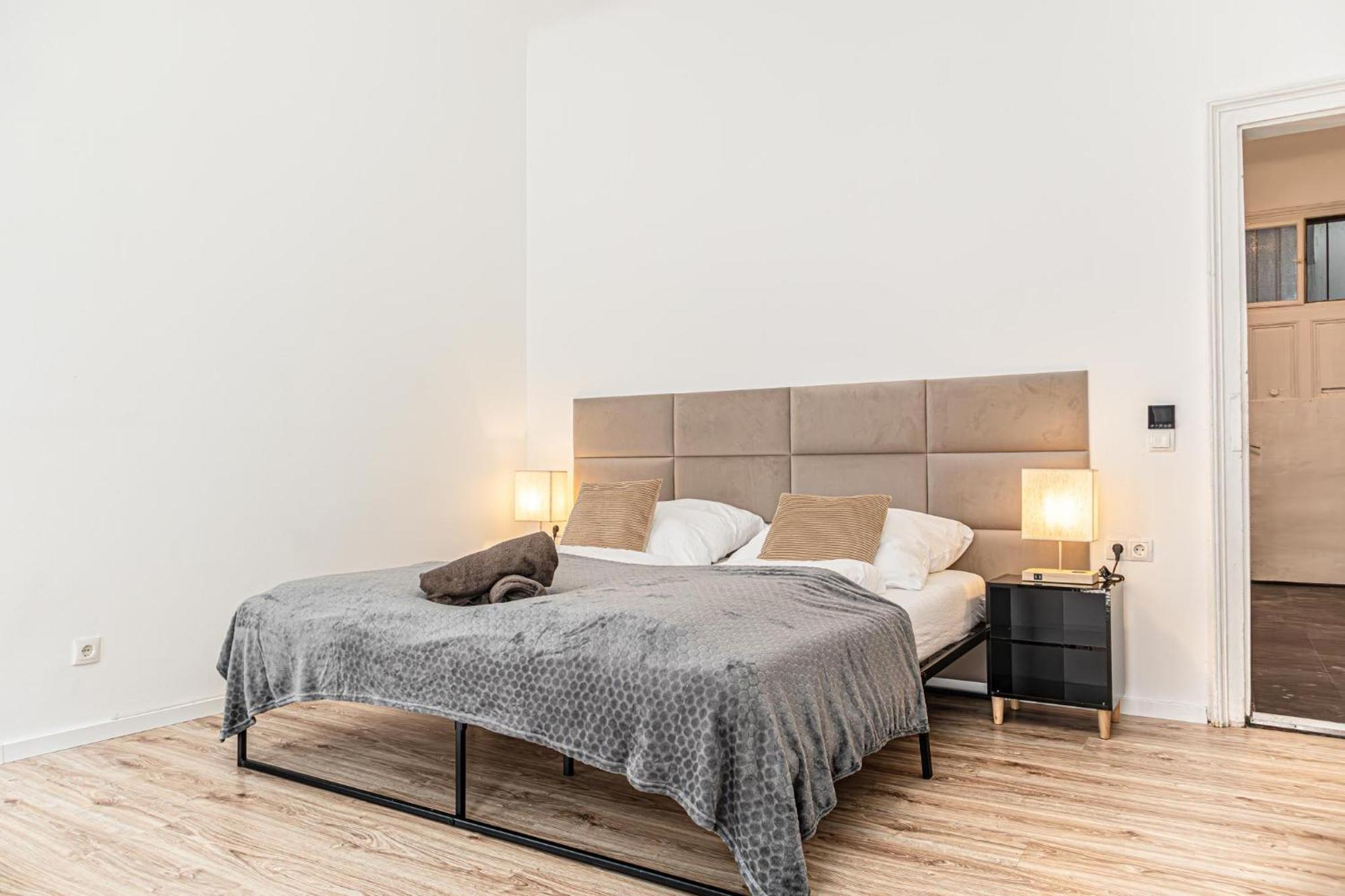 Past Meets Present - 1br Near Westbahnhof Apartment
