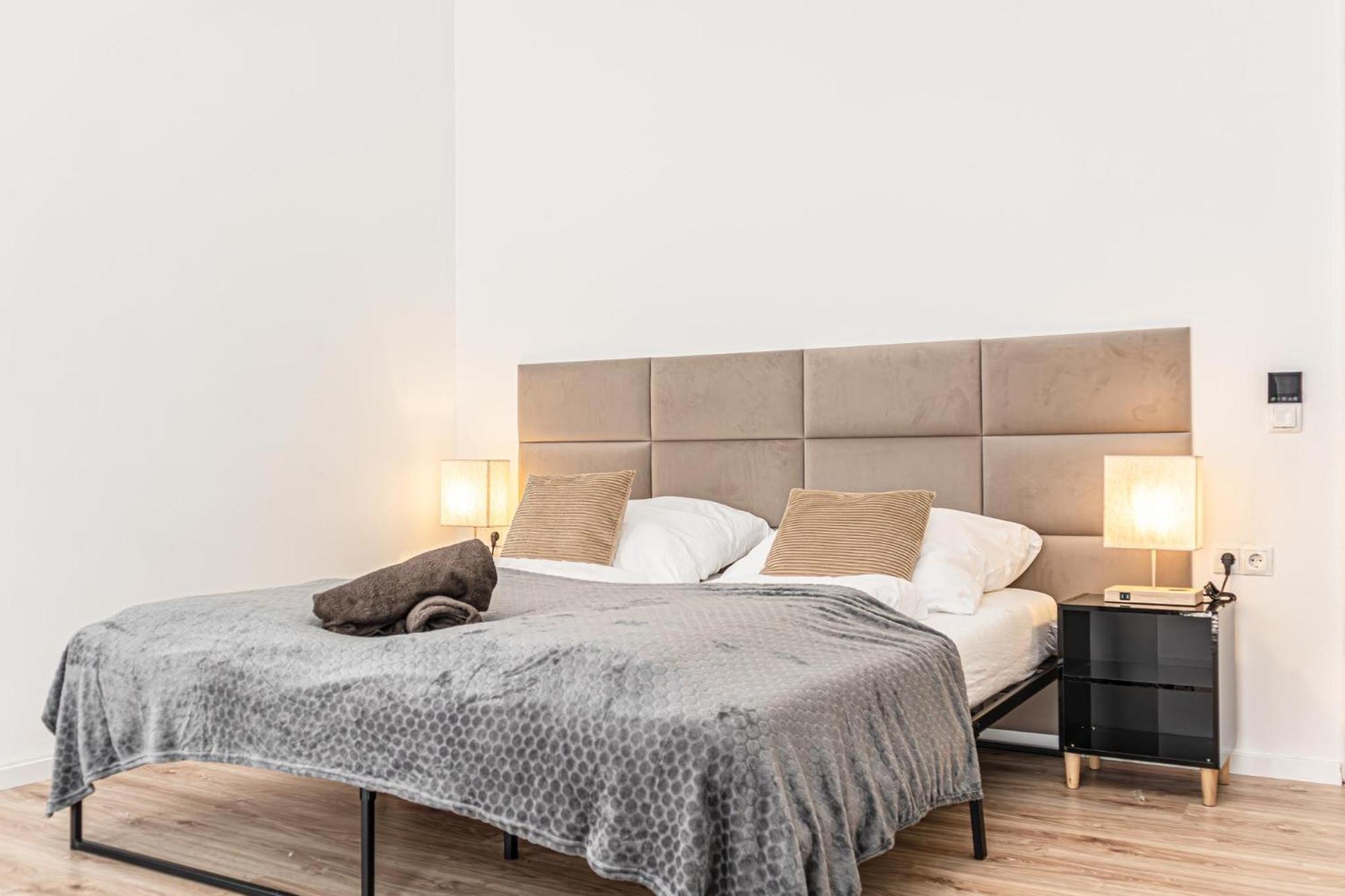 Past Meets Present - 1br Near Westbahnhof Apartment *