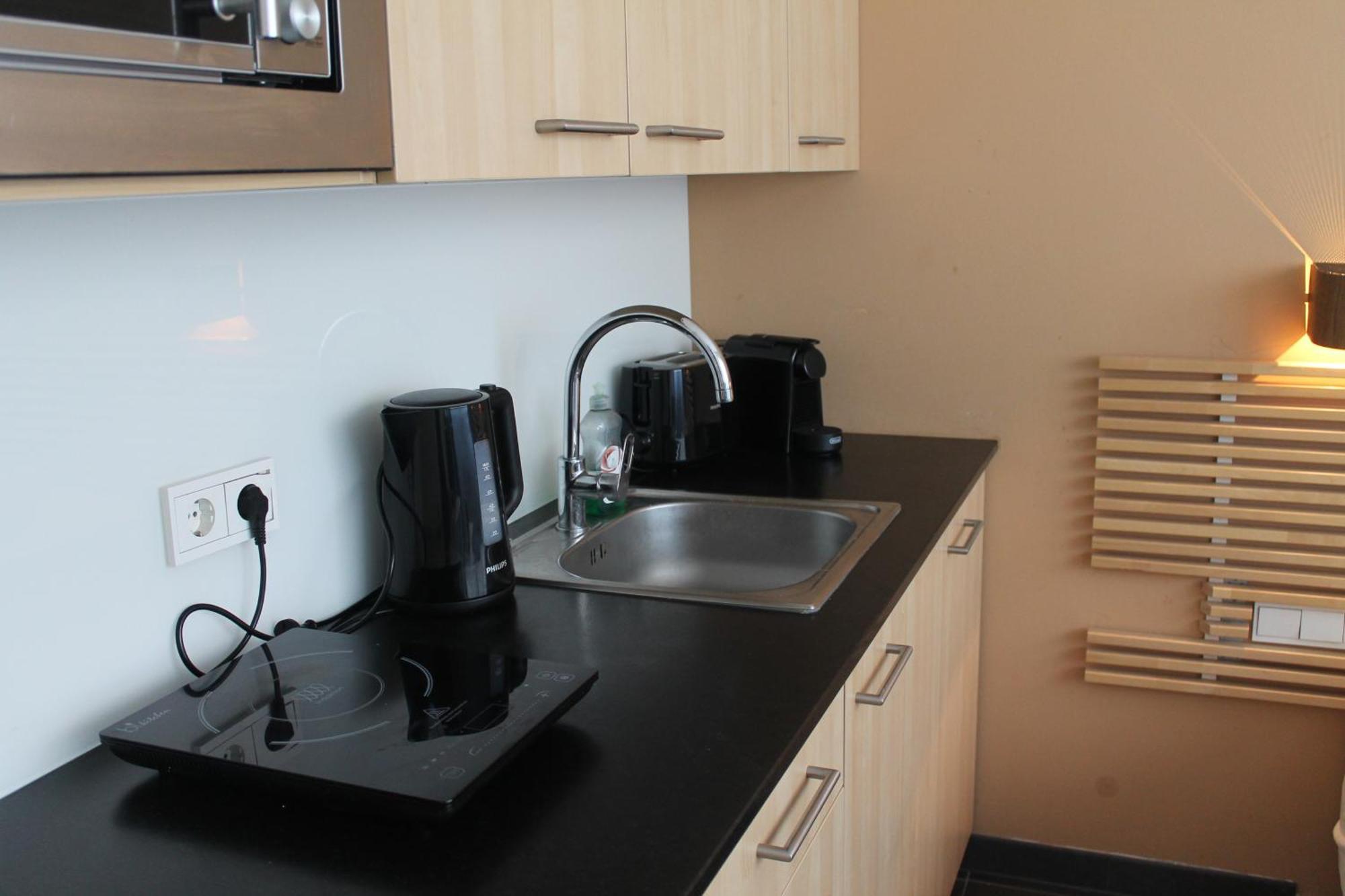 Favorite Studio By Nicole Apartment