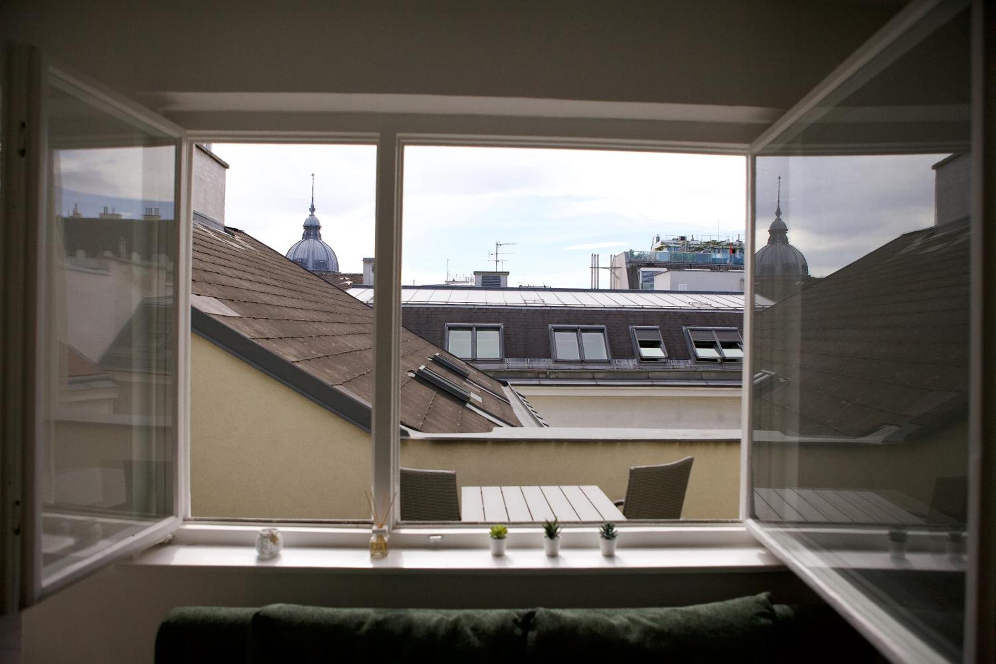 Apartment Central Rooftop With Balcony