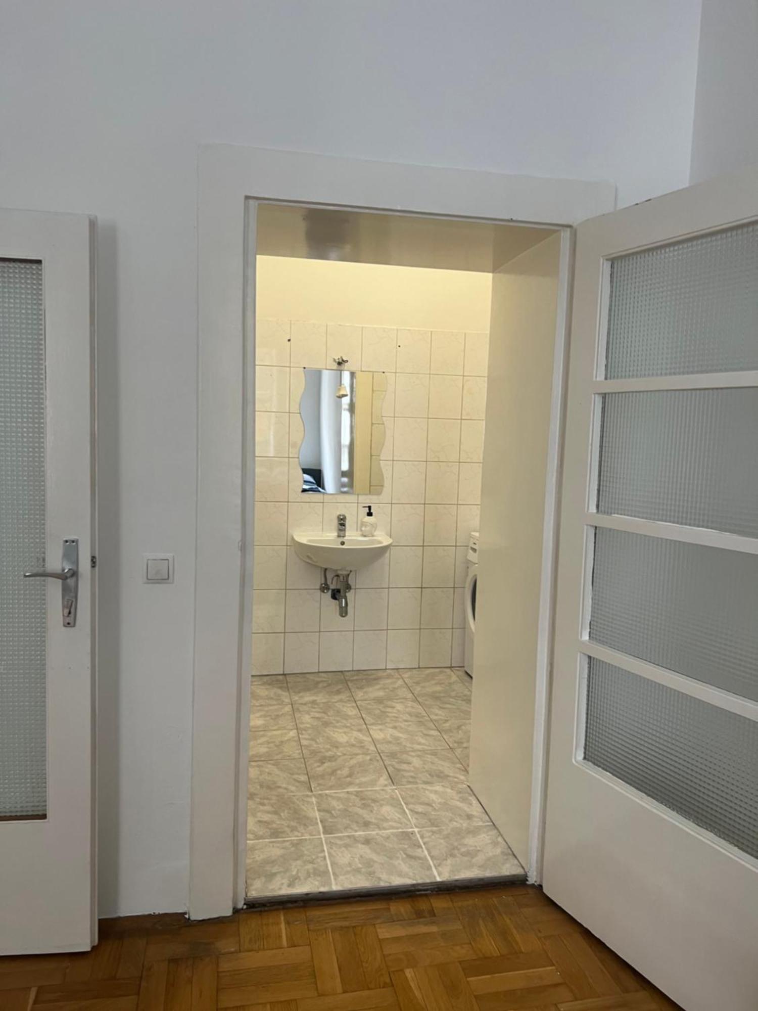 8-9sam Apartment