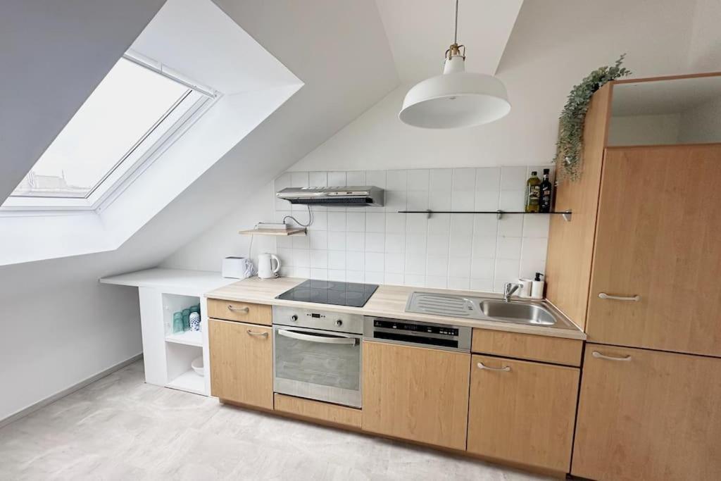 Cozy & New With Balcony View Apartment Vienna