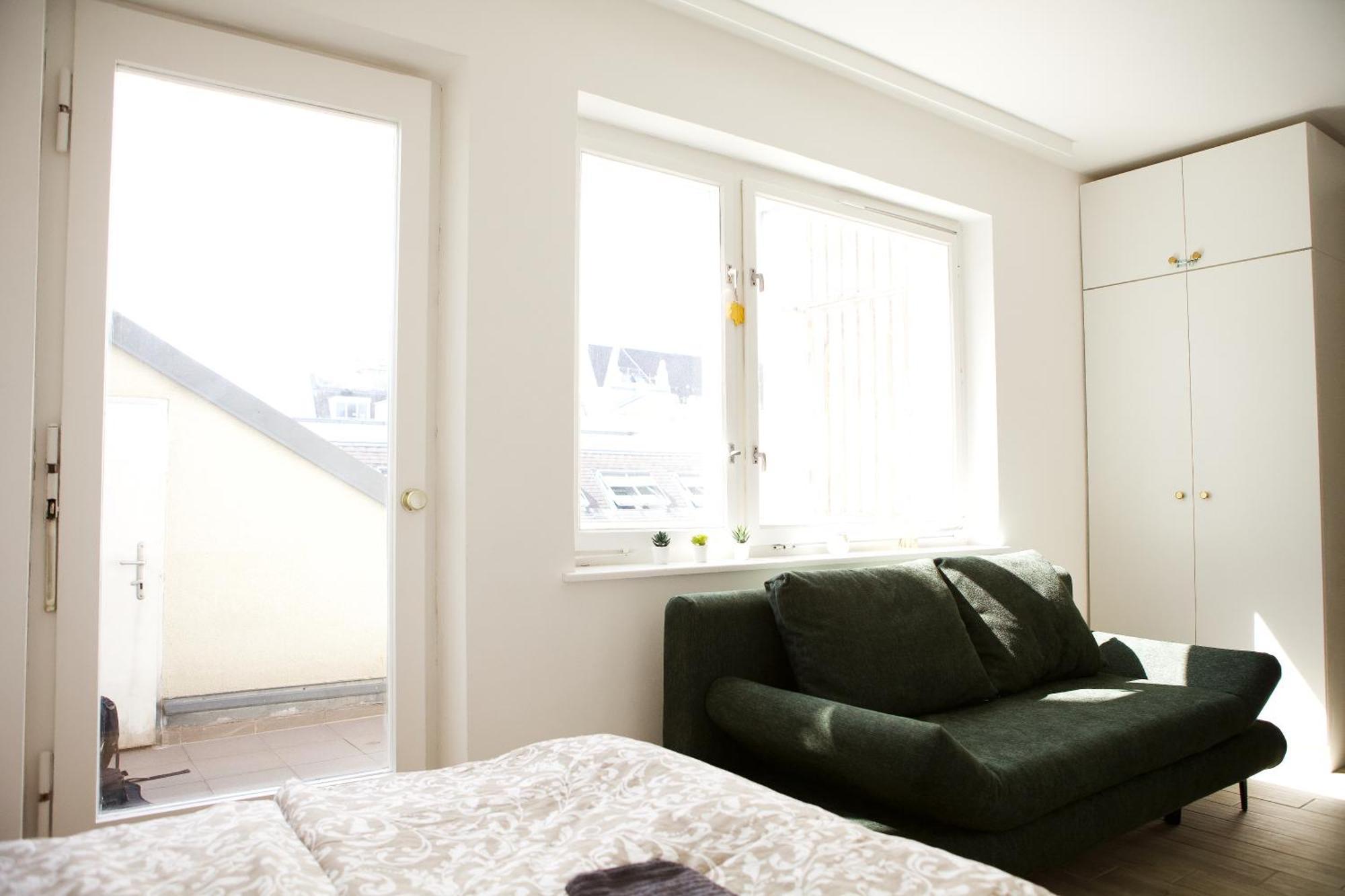 Central Rooftop With Balcony Apartment *