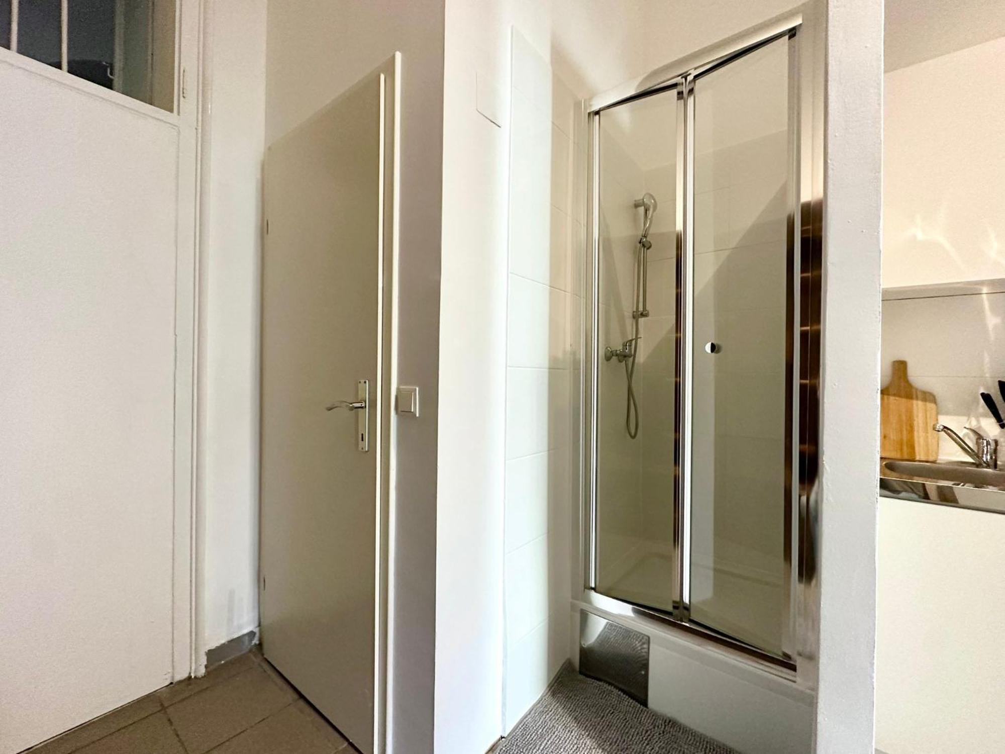 Apartment, Central, 2 Min To U4