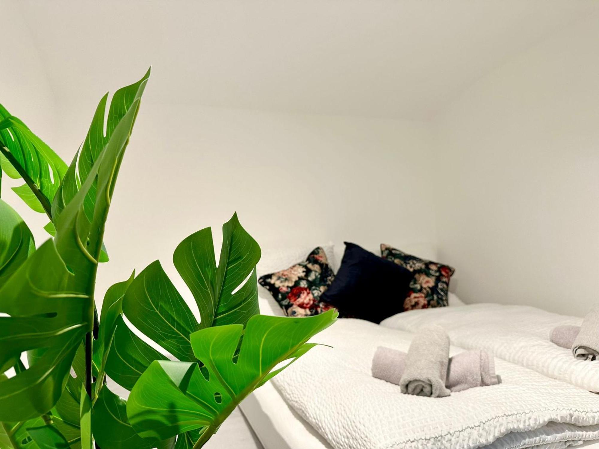 Apartment, Central, 2 Min To U4 Apartment *