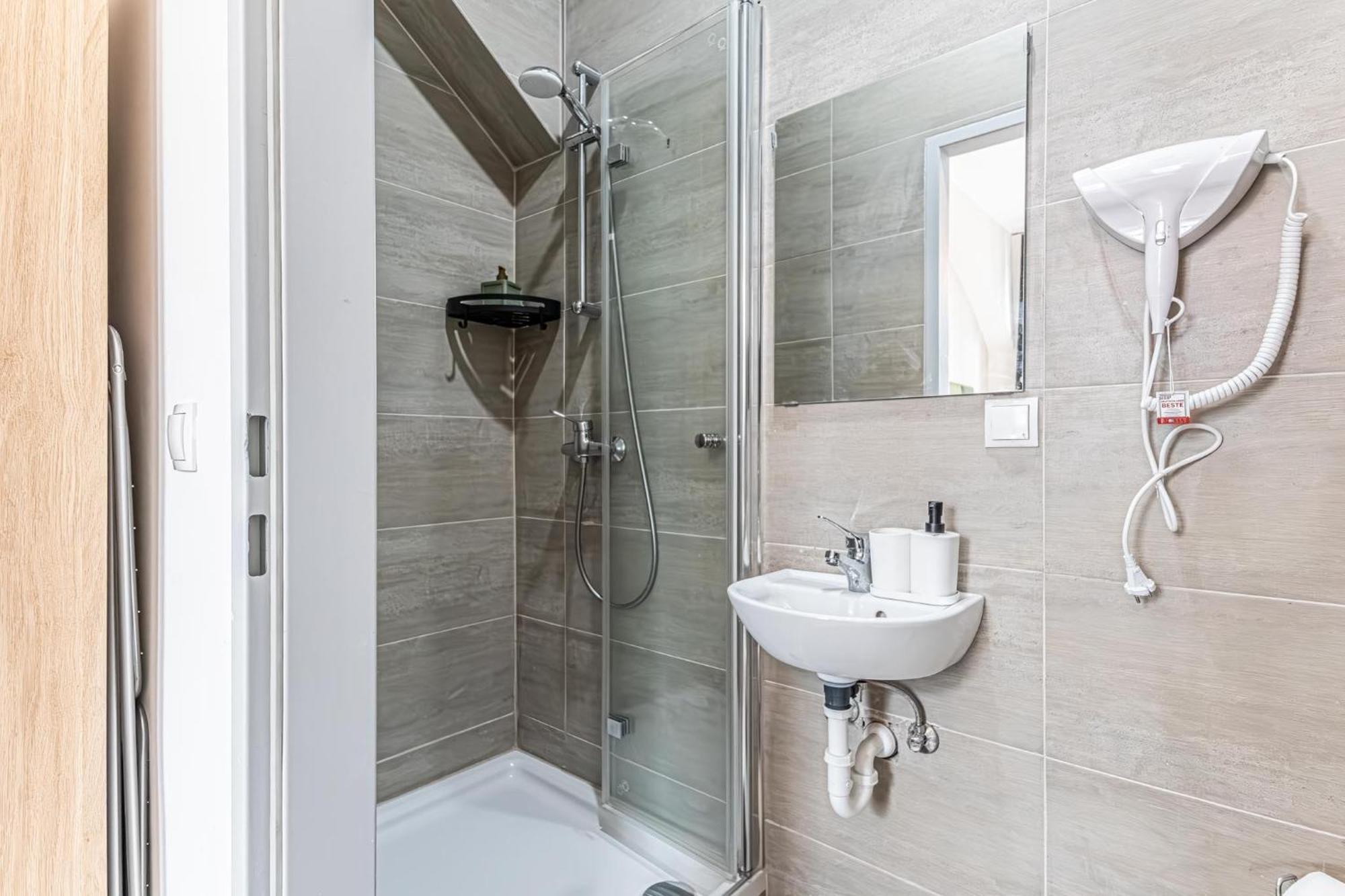 Apartment Westbahnhof Kingbed 1br With Ensuite Washer Vienna