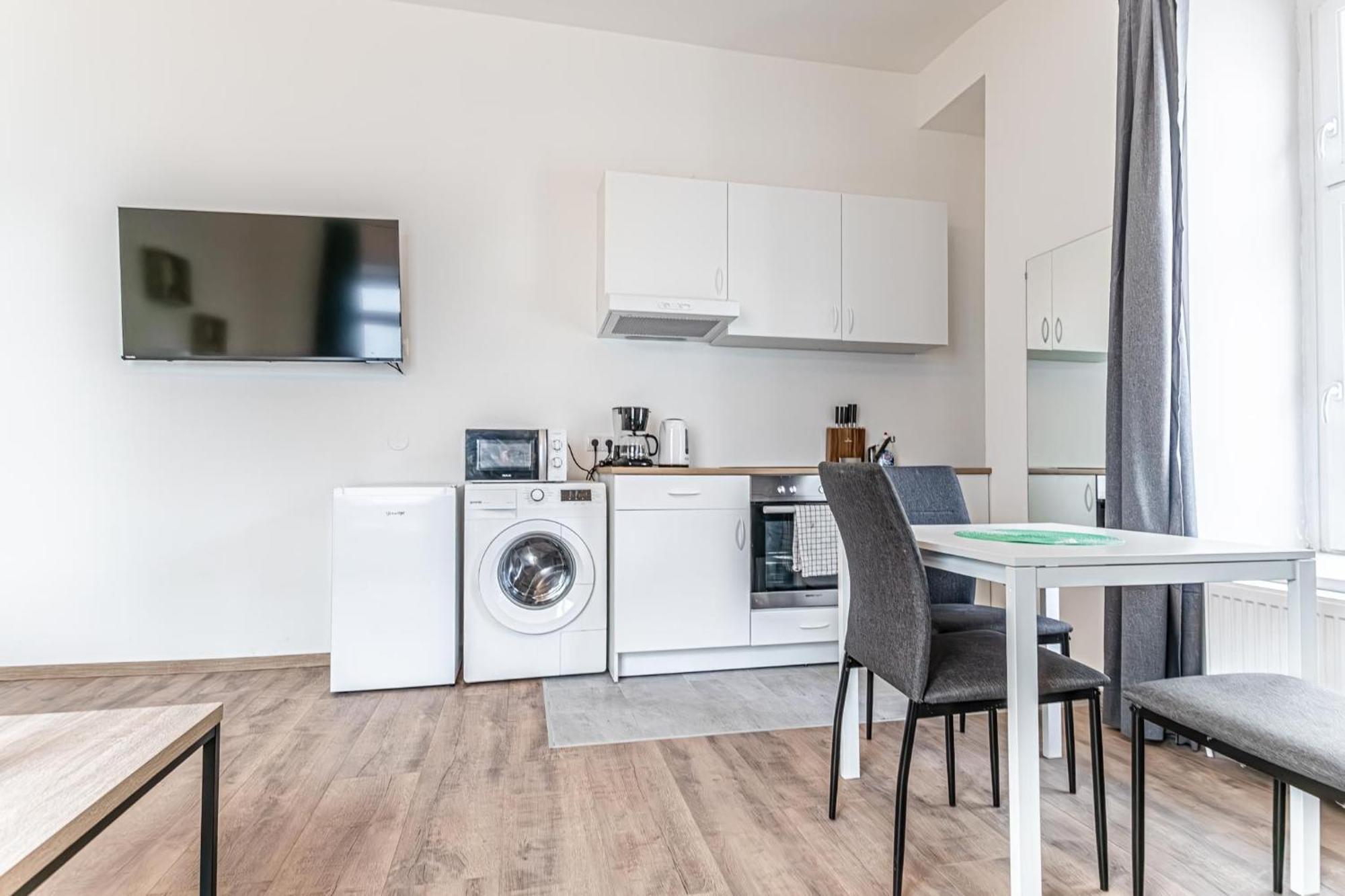Westbahnhof Kingbed 1br With Ensuite Washer Apartment Vienna
