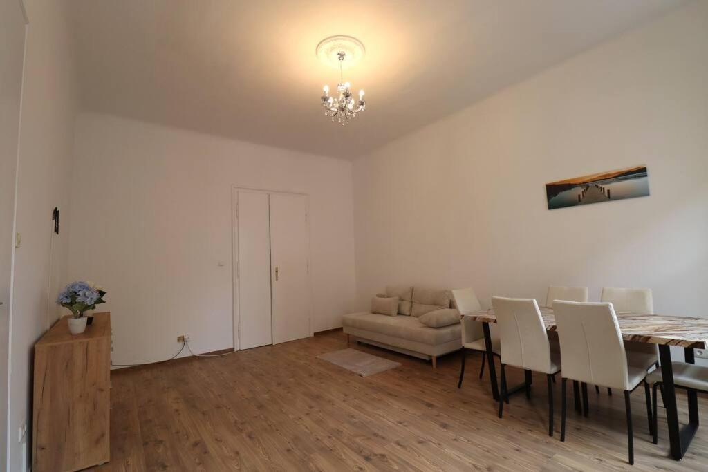 Default Tabor 57 Apartment